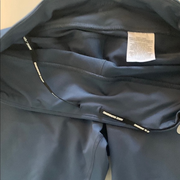 Nike Blue Athletic Capris with Elastic Waistband - Picture 3 of 4